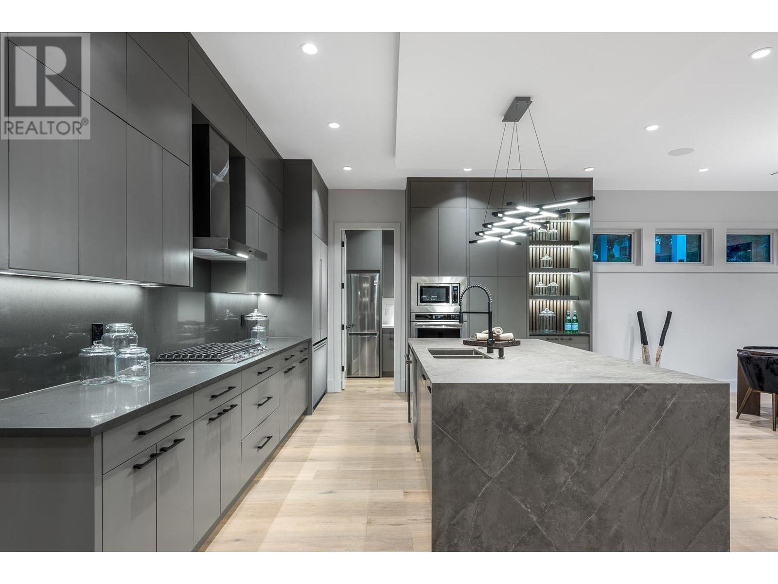 1402 Pipeline Place, Coquitlam, British Columbia  V0V 0V0 - Photo 3 - R2819042