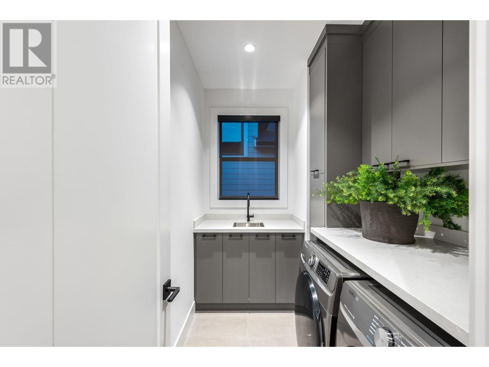 1402 Pipeline Place, Coquitlam, British Columbia  V0V 0V0 - Photo 6 - R2819042