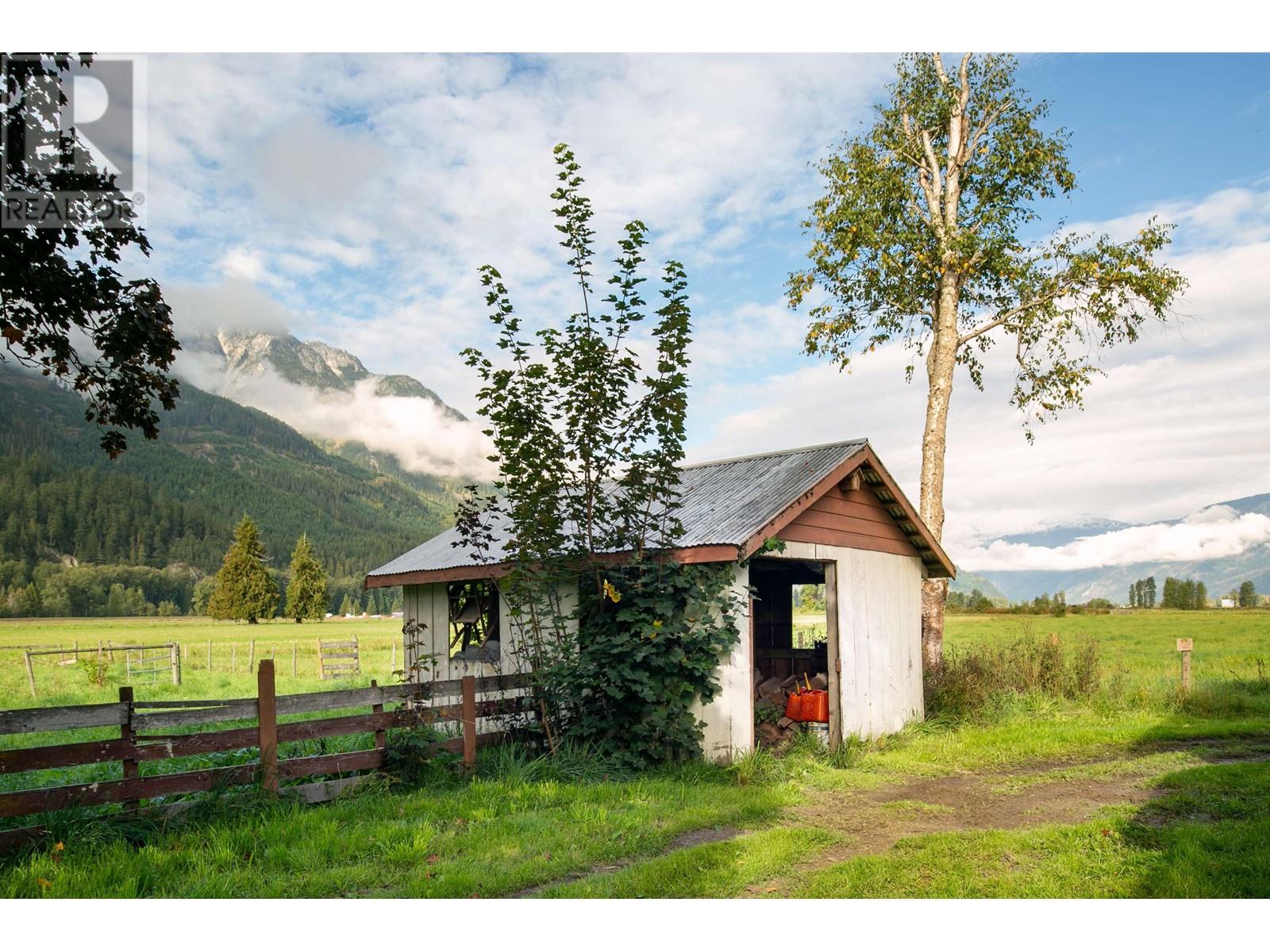 8573 Pemberton Meadows Road, Pemberton, British Columbia  V0N 2L2 - Photo 8 - R2813322