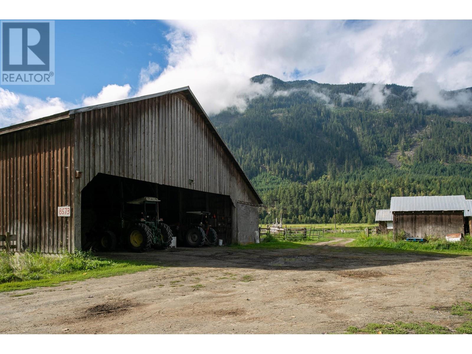 8573 Pemberton Meadows Road, Pemberton, British Columbia  V0N 2L2 - Photo 13 - R2813322