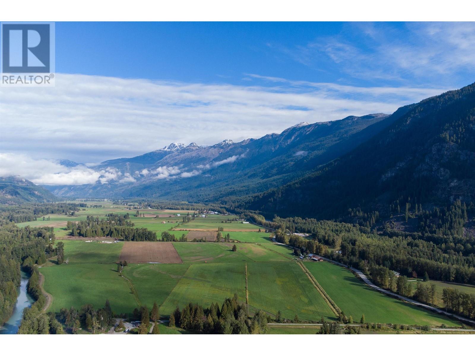 8573 Pemberton Meadows Road, Pemberton, British Columbia  V0N 2L2 - Photo 19 - R2813322