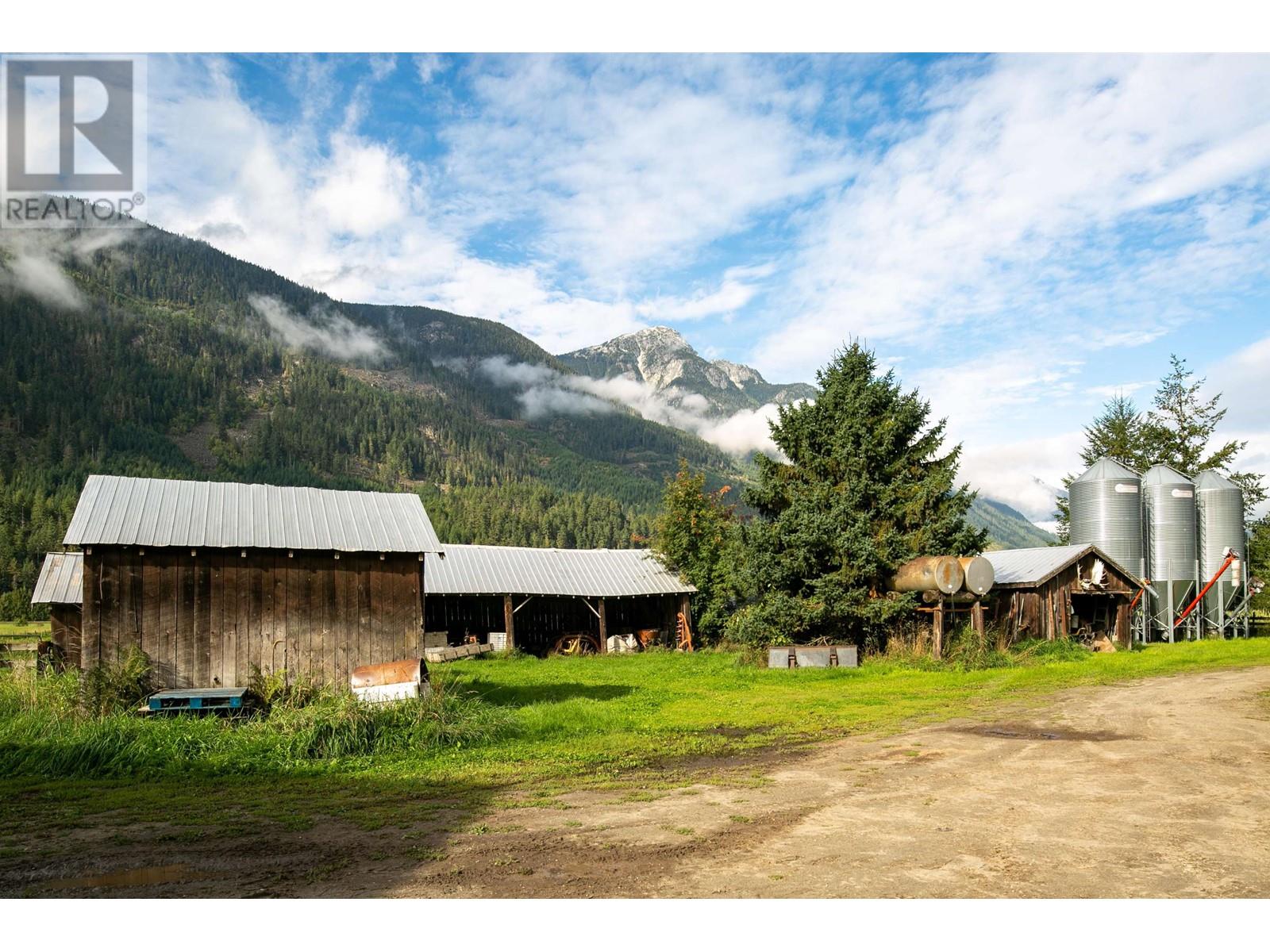 8573 Pemberton Meadows Road, Pemberton, British Columbia  V0N 2L2 - Photo 28 - R2813322