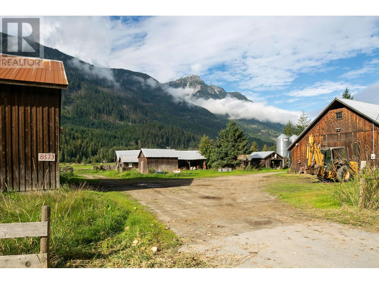8573 Pemberton Meadows Road, Pemberton, British Columbia  V0N 2L2 - Photo 12 - R2813322