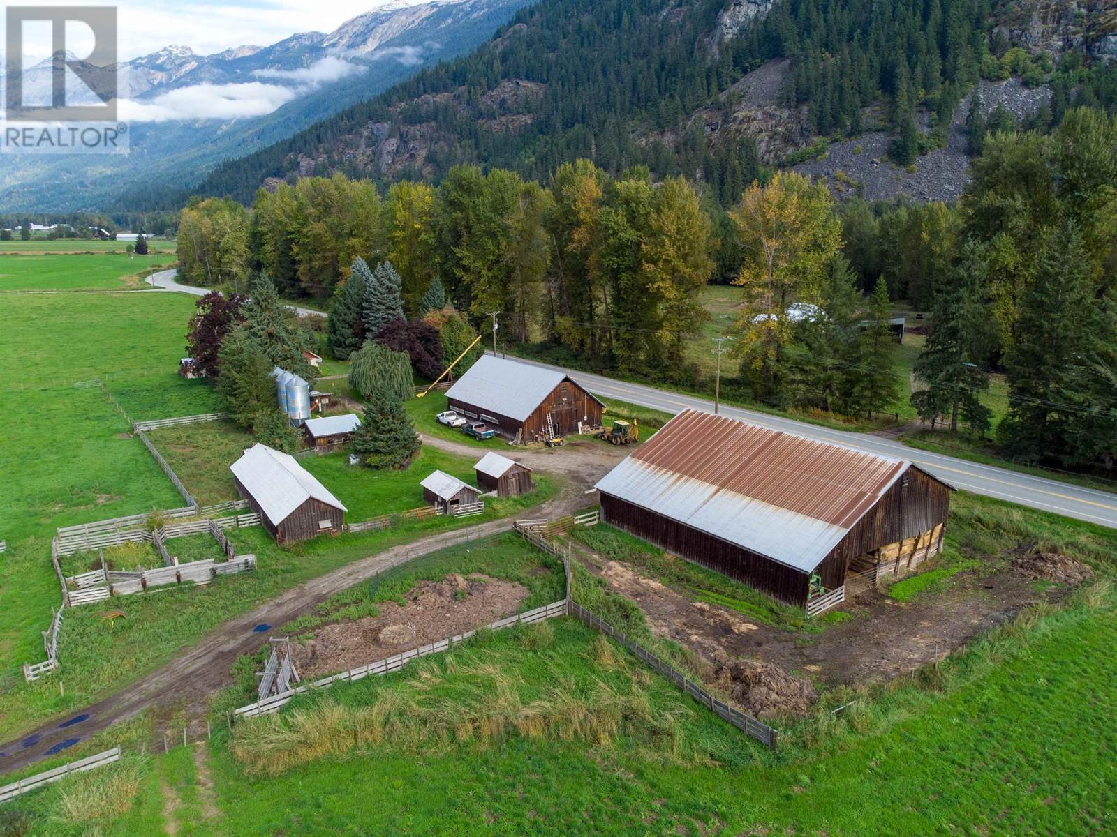 8573 Pemberton Meadows Road, Pemberton, British Columbia  V0N 2L2 - Photo 20 - R2813322