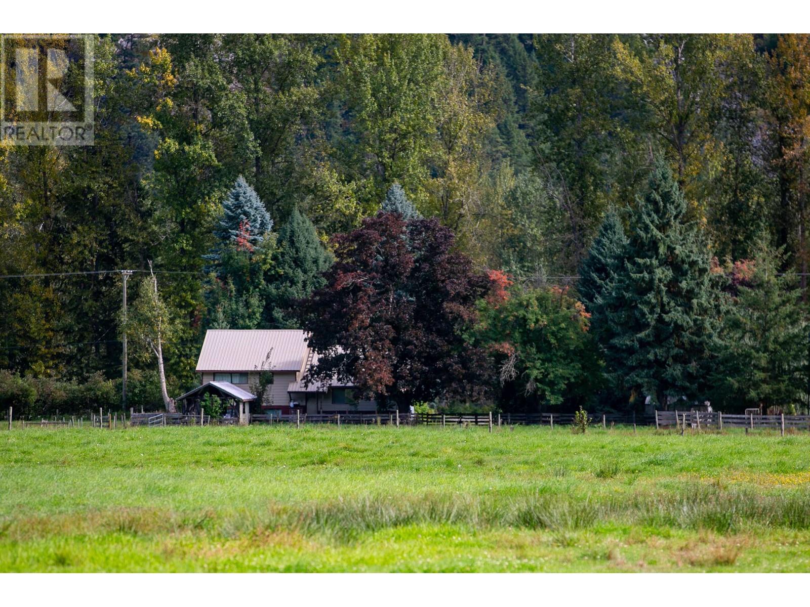 8573 Pemberton Meadows Road, Pemberton, British Columbia  V0N 2L2 - Photo 34 - R2813322