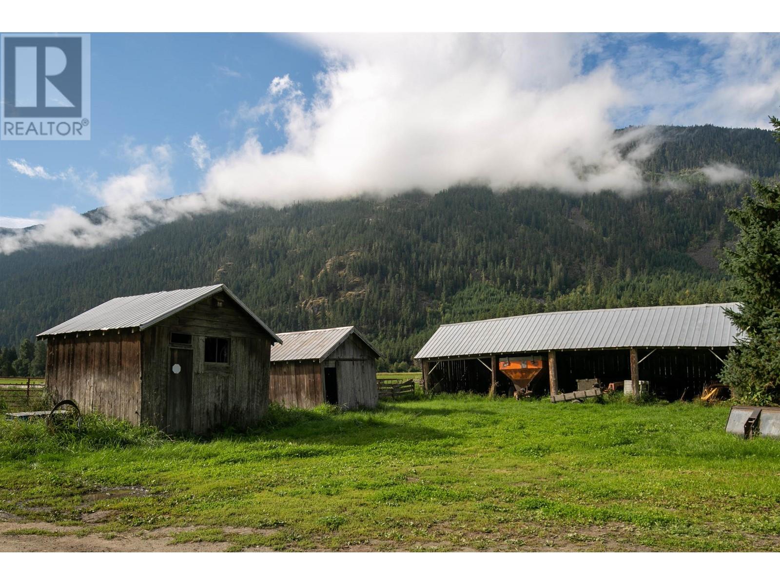 8573 Pemberton Meadows Road, Pemberton, British Columbia  V0N 2L2 - Photo 10 - R2813322