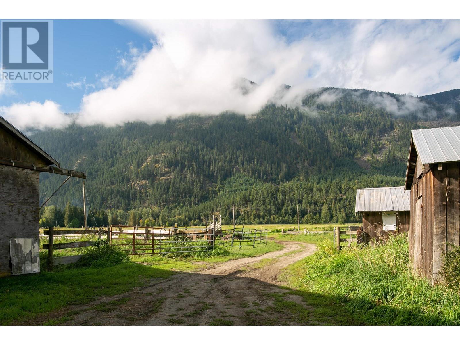 8573 Pemberton Meadows Road, Pemberton, British Columbia  V0N 2L2 - Photo 25 - R2813322