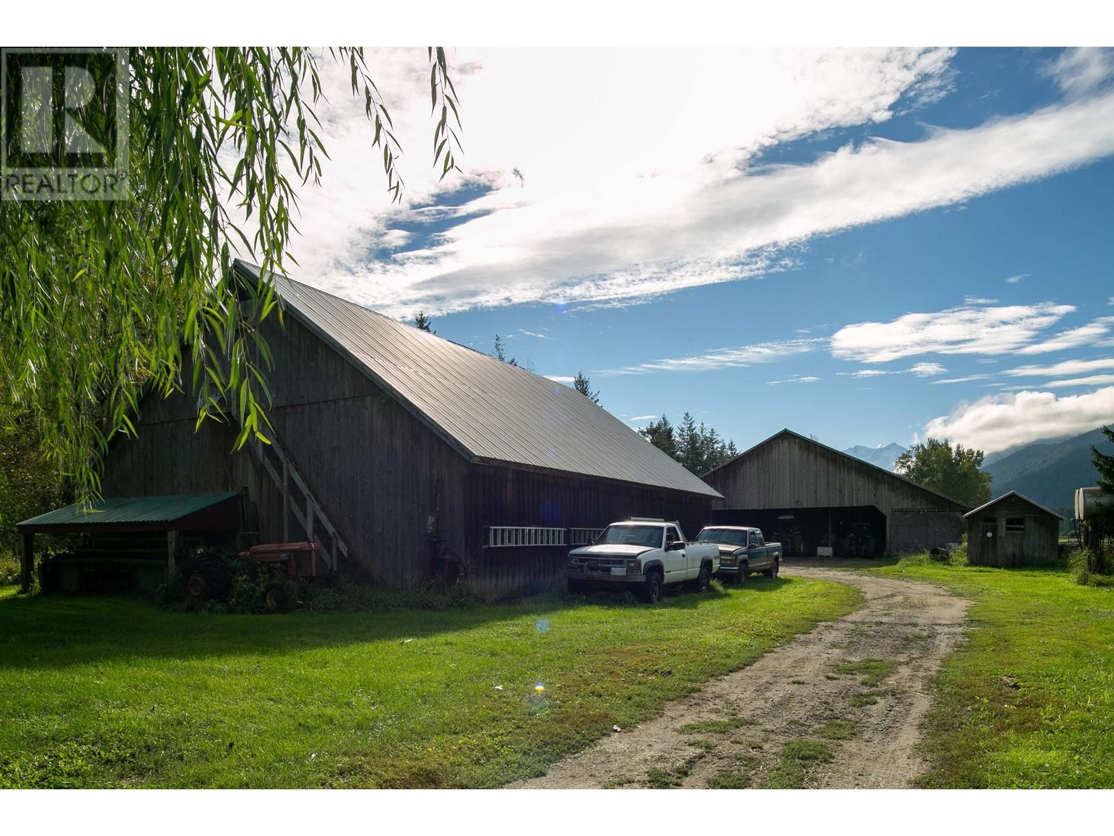 8573 Pemberton Meadows Road, Pemberton, British Columbia  V0N 2L2 - Photo 4 - R2813322