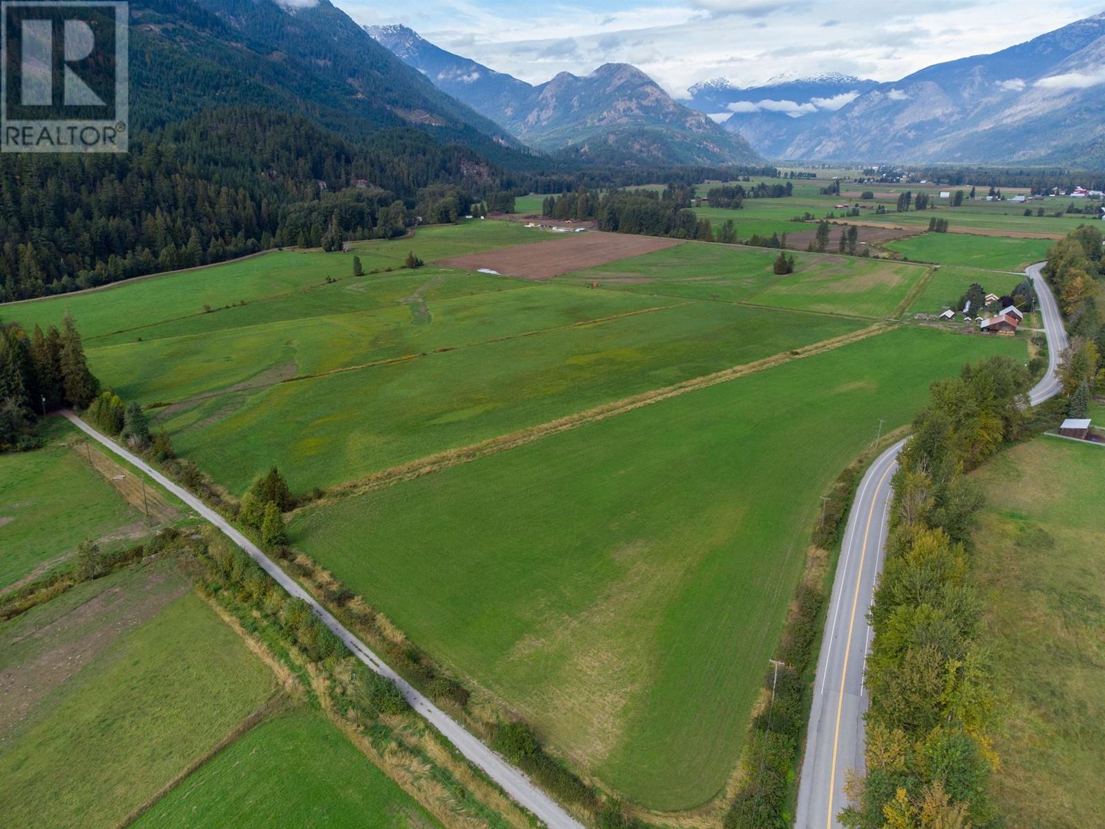 8573 Pemberton Meadows Road, Pemberton, British Columbia  V0N 2L2 - Photo 21 - R2813322