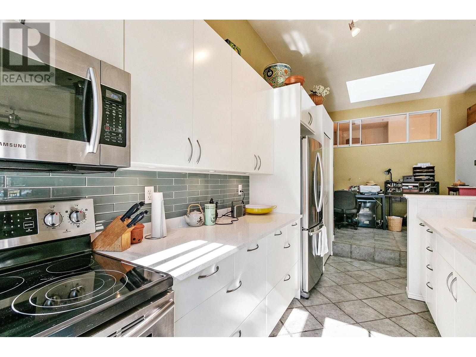 304 4590 Earles Street, Vancouver, British Columbia  V5R 6A2 - Photo 10 - R2818931