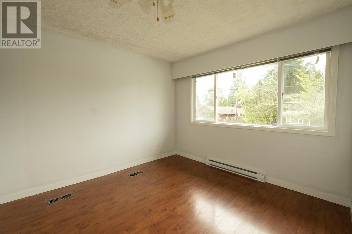 866 Poplar Lane, Gibsons, British Columbia  V0N 1V8 - Photo 11 - R2818099