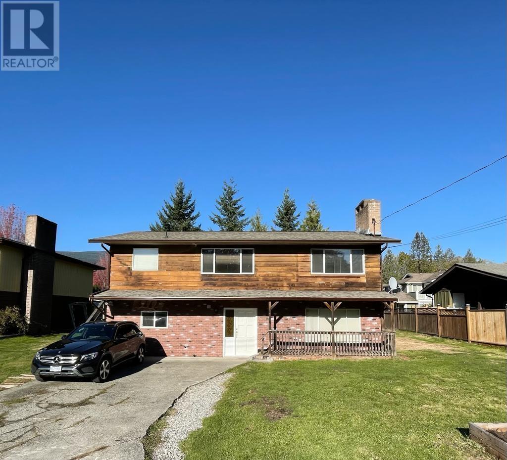 866 Poplar Lane, Gibsons, British Columbia  V0N 1V8 - Photo 2 - R2818099