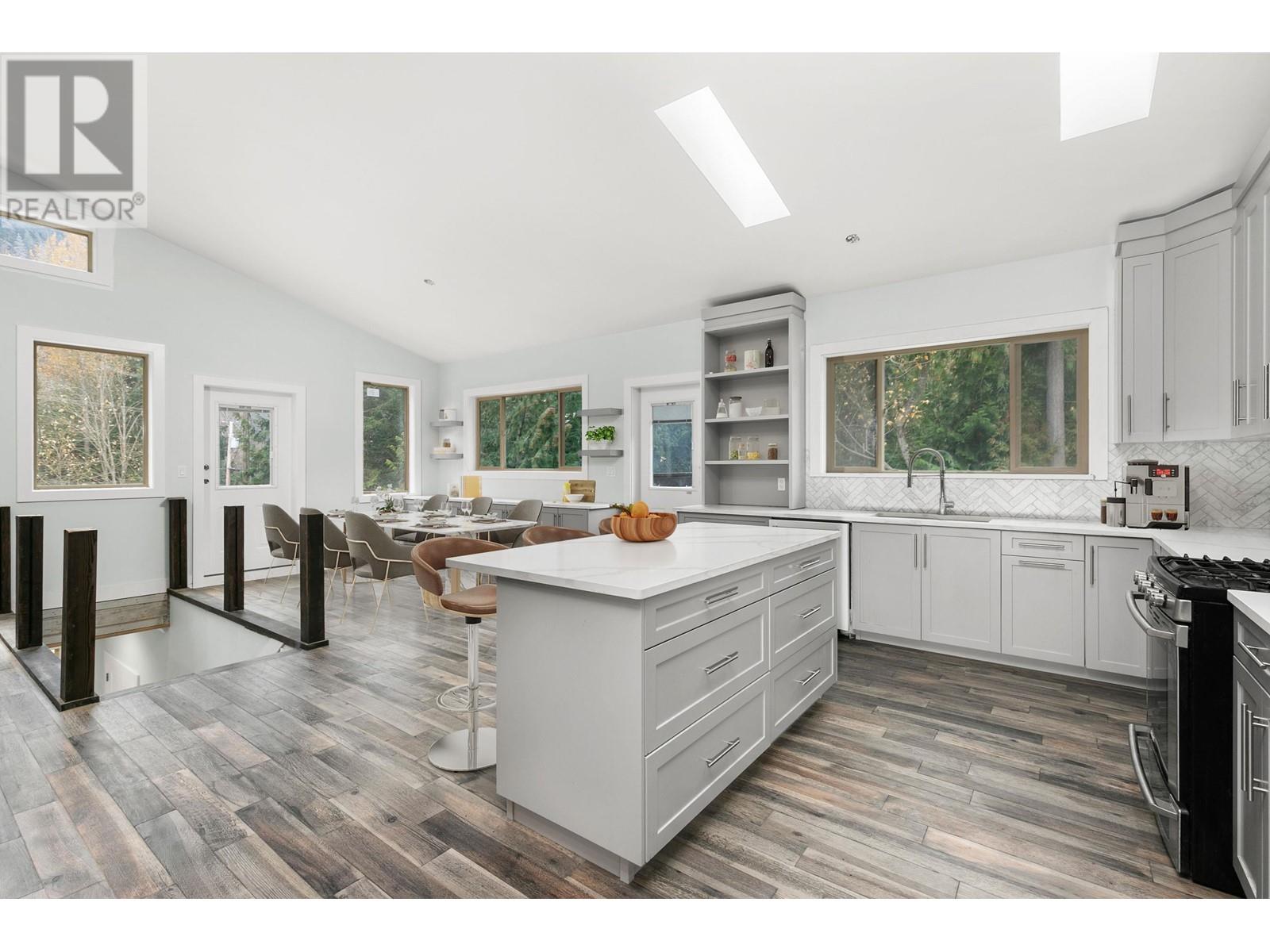 9045 Pemberton Portage Road, Pemberton, British Columbia  V0N 1L0 - Photo 4 - R2819174