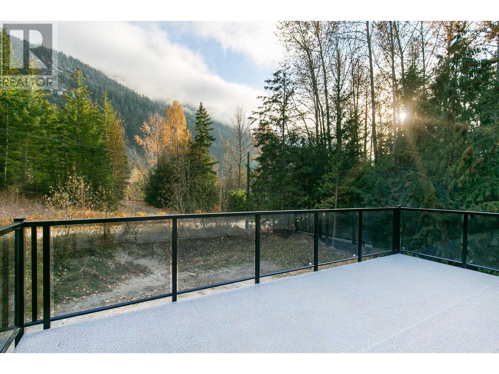9045 Pemberton Portage Road, Pemberton, British Columbia  V0N 1L0 - Photo 9 - R2819174