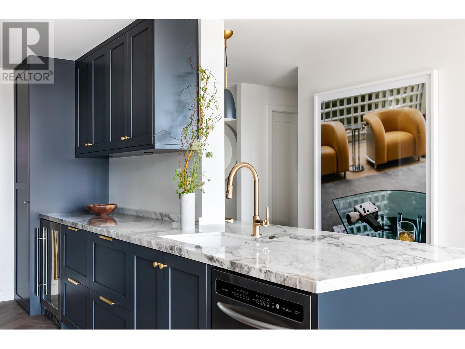 1002 633 Kinghorne Mews, Vancouver, British Columbia  V6Z 3H3 - Photo 8 - R2808014