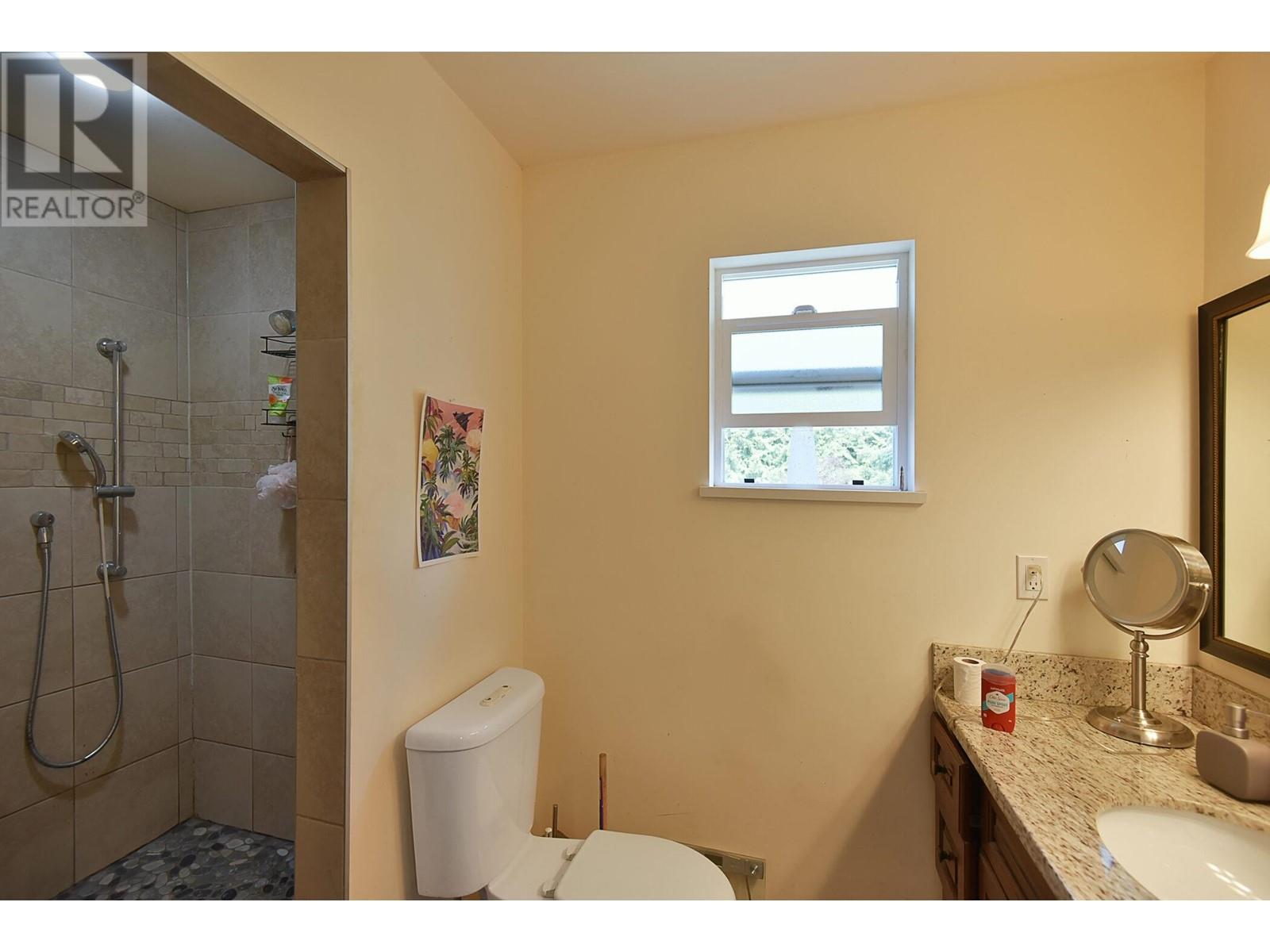 5724 Nickerson Road, Sechelt, British Columbia  V7Z 0M4 - Photo 18 - R2809549