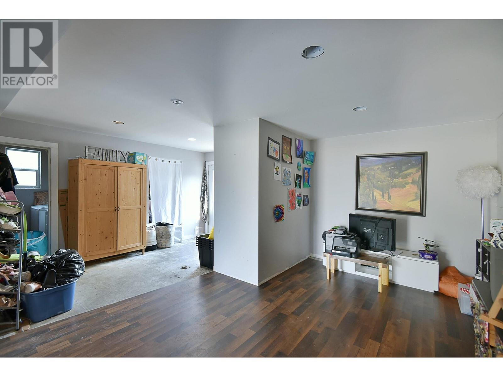 5724 Nickerson Road, Sechelt, British Columbia  V7Z 0M4 - Photo 14 - R2809549