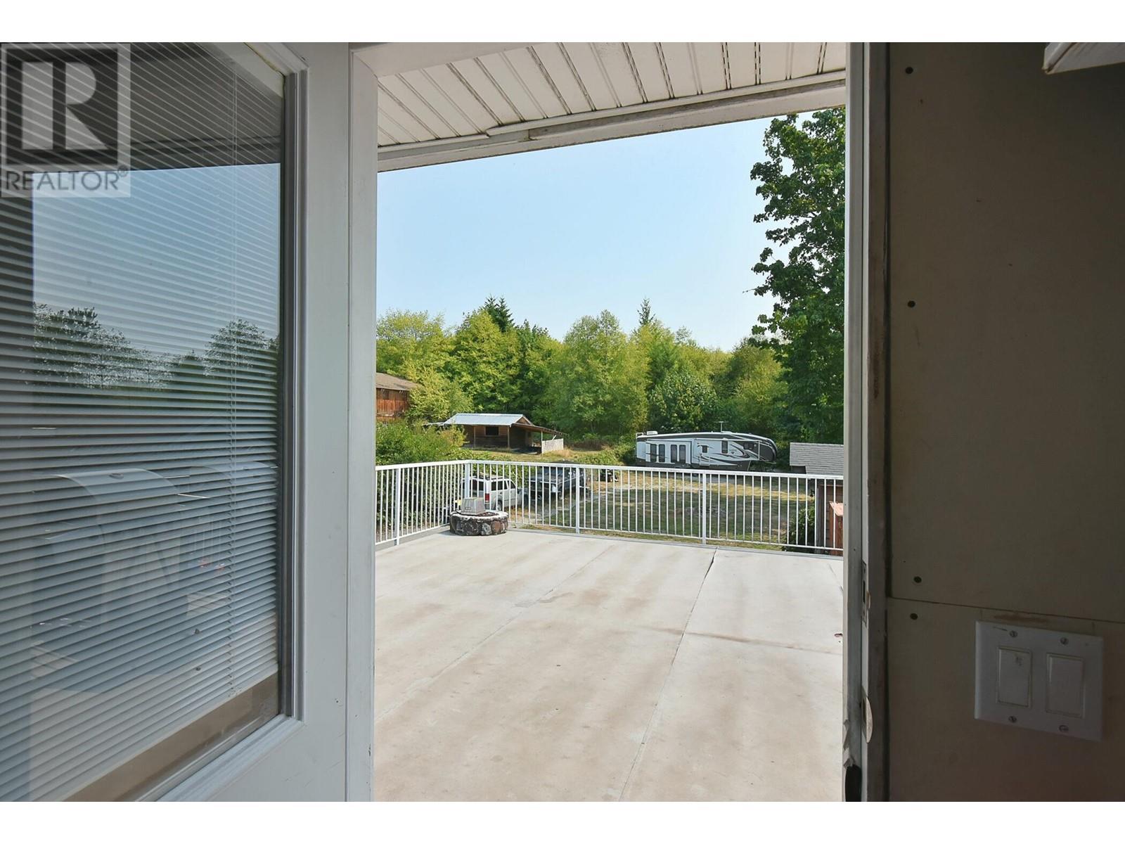 5724 Nickerson Road, Sechelt, British Columbia  V7Z 0M4 - Photo 27 - R2809549