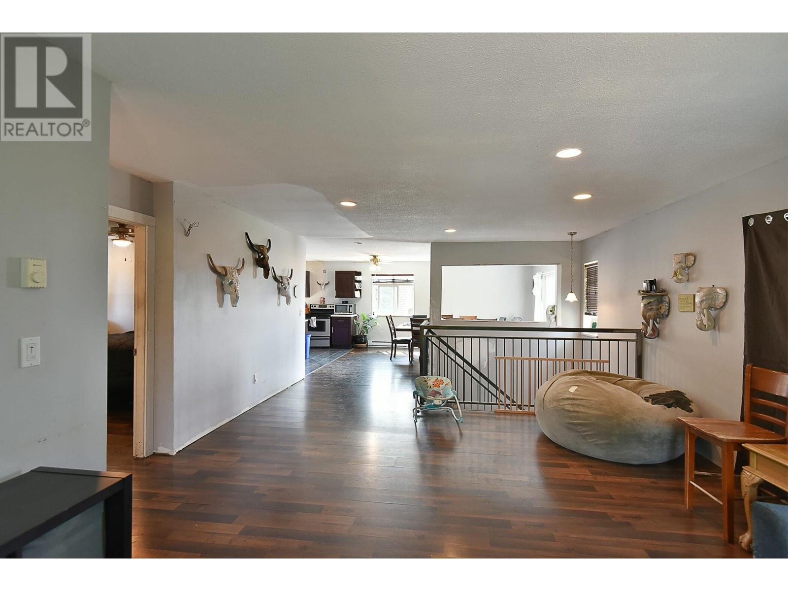 5724 Nickerson Road, Sechelt, British Columbia  V7Z 0M4 - Photo 6 - R2809549