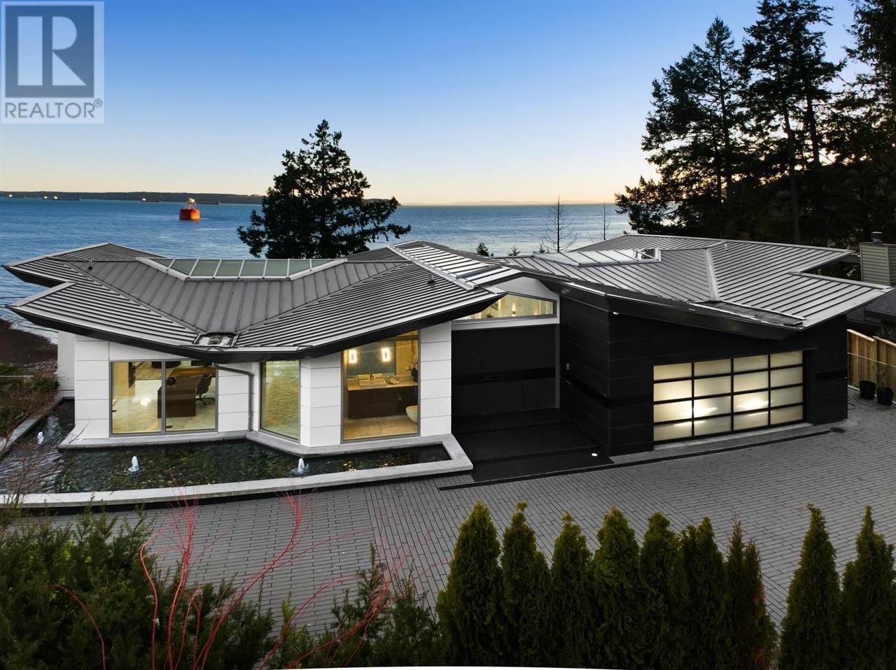 4580 Marine Drive, West Vancouver, British Columbia  V7W 2N9 - Photo 2 - R2817869