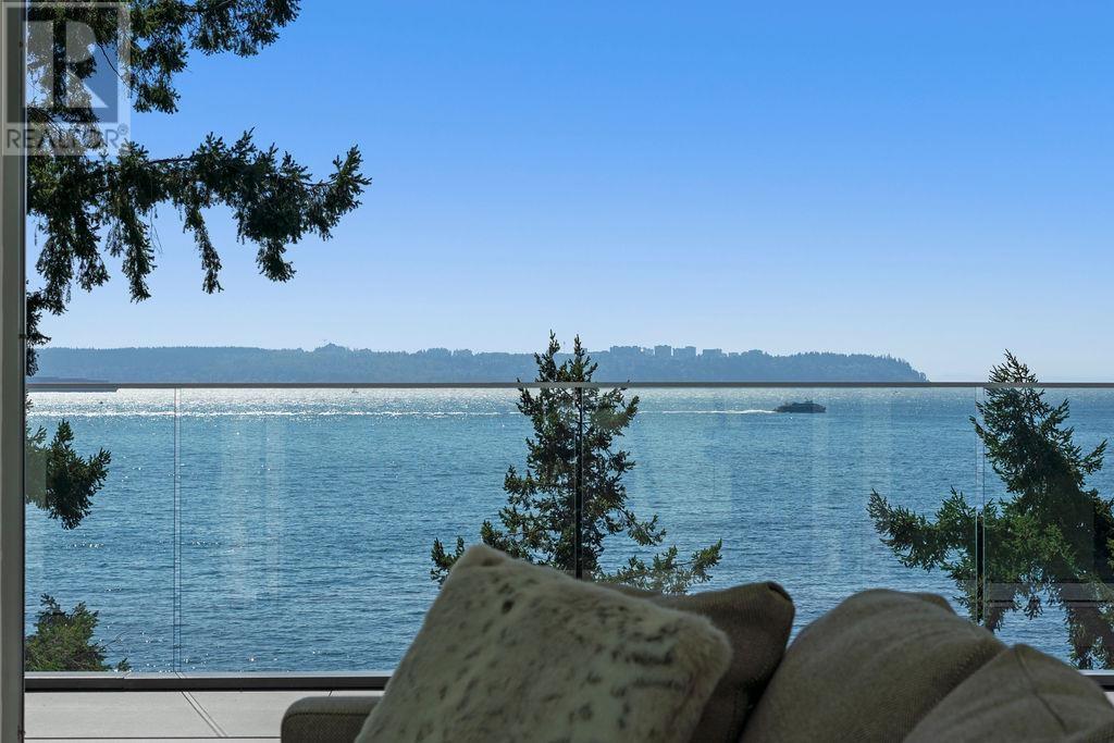 4580 Marine Drive, West Vancouver, British Columbia  V7W 2N9 - Photo 3 - R2817869