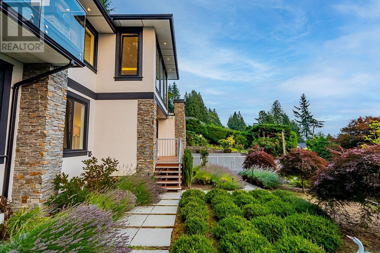 4816 Skyline Drive, North Vancouver, British Columbia  V7R 3J3 - Photo 4 - R2819286