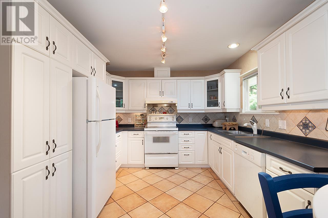 7950 Suncrest Drive, Burnaby, British Columbia  V5J 3N5 - Photo 13 - R2819361