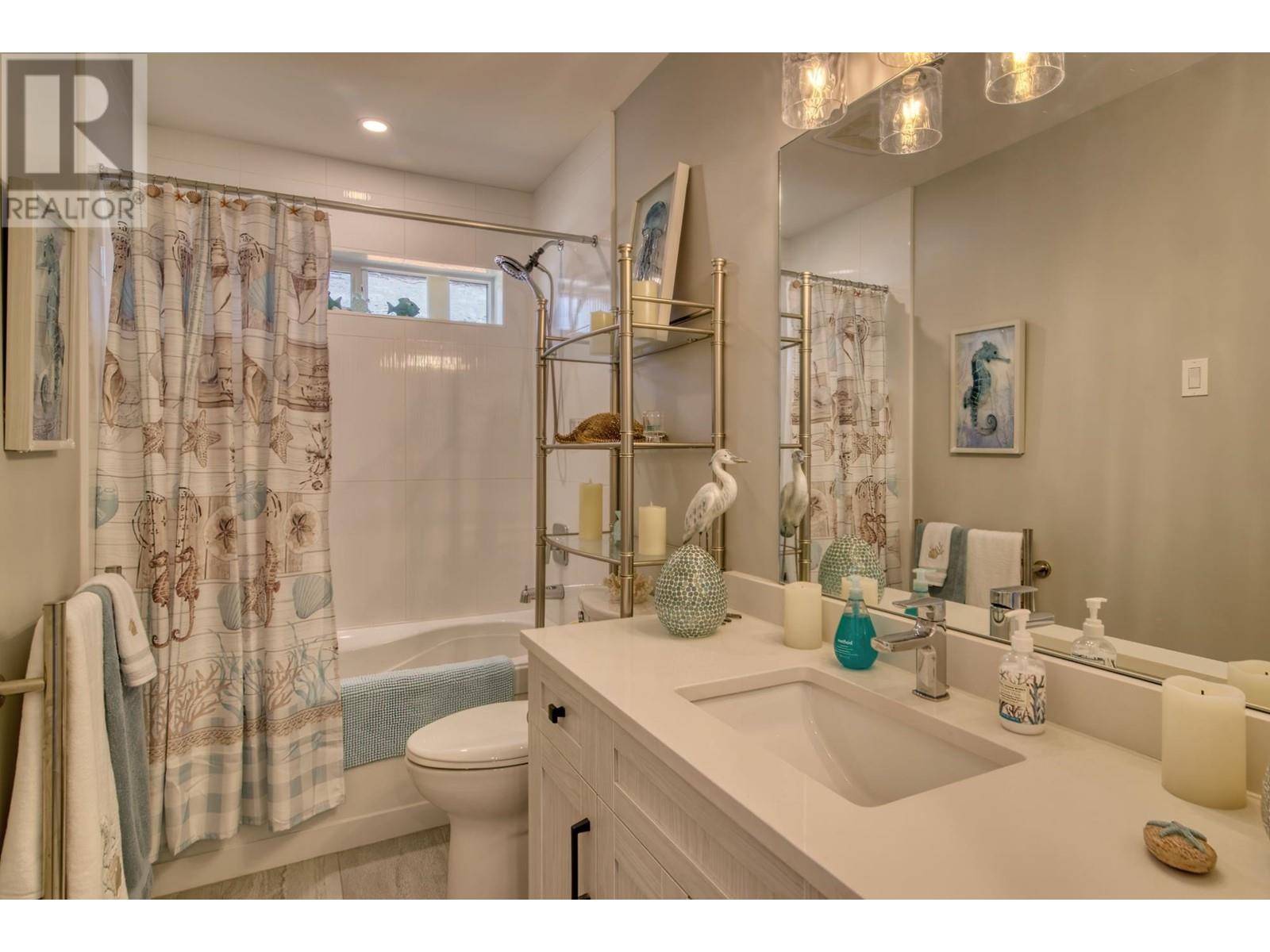 5654 Kingbird Crescent, Sechelt, British Columbia  V7Z 0S4 - Photo 6 - R2819260