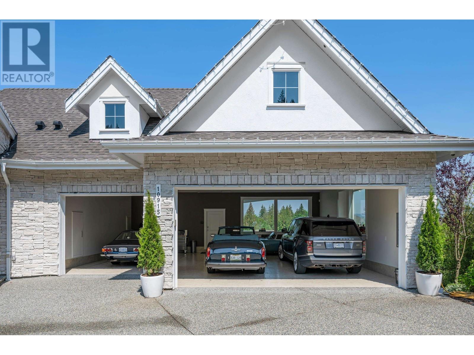 10915 Carmichael Street, Maple Ridge, British Columbia  V2W 0H3 - Photo 2 - R2819349