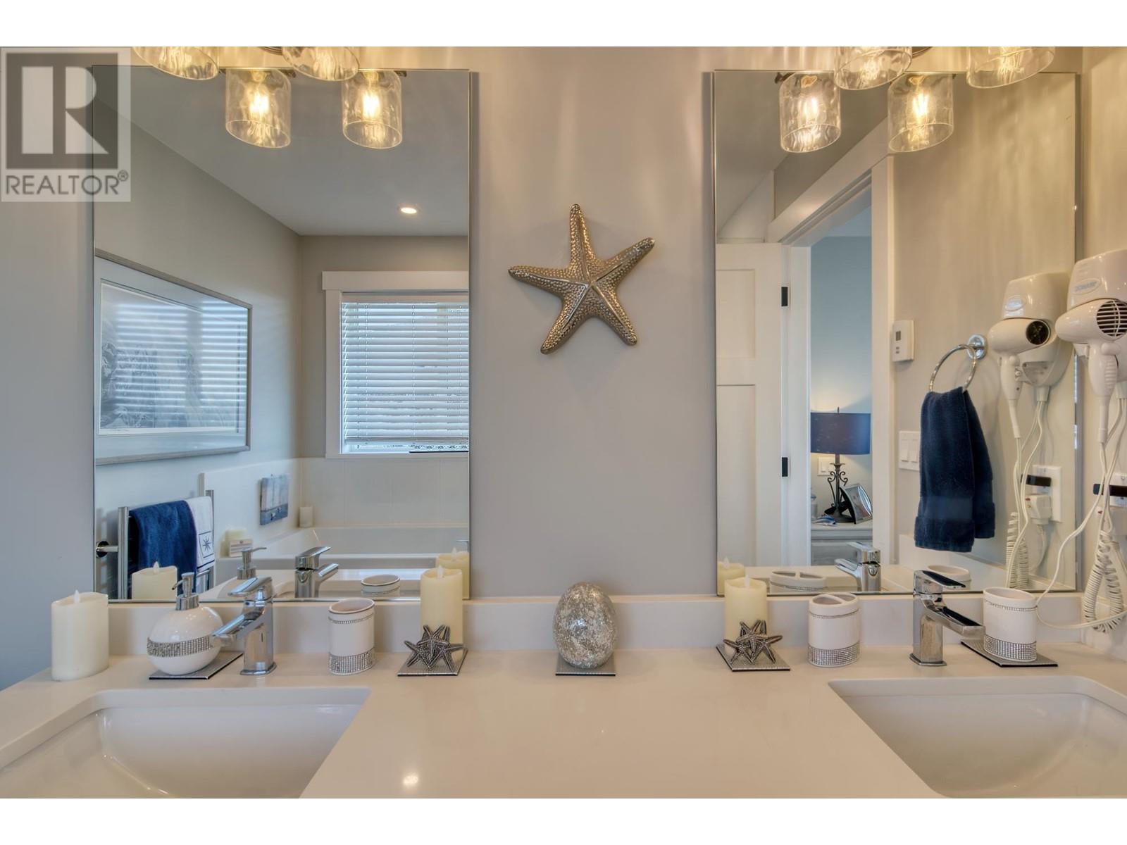 5654 Kingbird Crescent, Sechelt, British Columbia  V7Z 0S4 - Photo 13 - R2819260