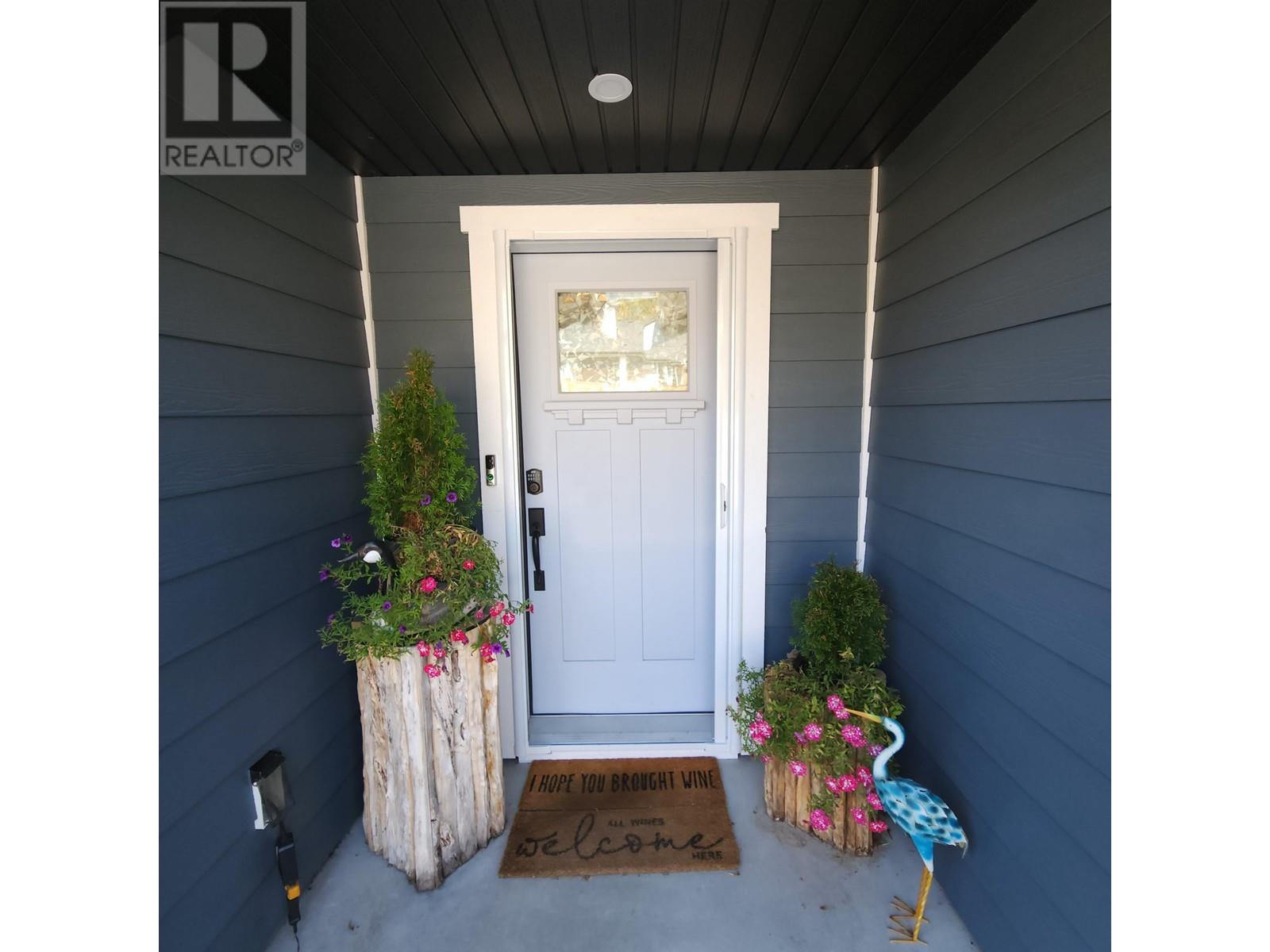 5654 Kingbird Crescent, Sechelt, British Columbia  V7Z 0S4 - Photo 2 - R2819260