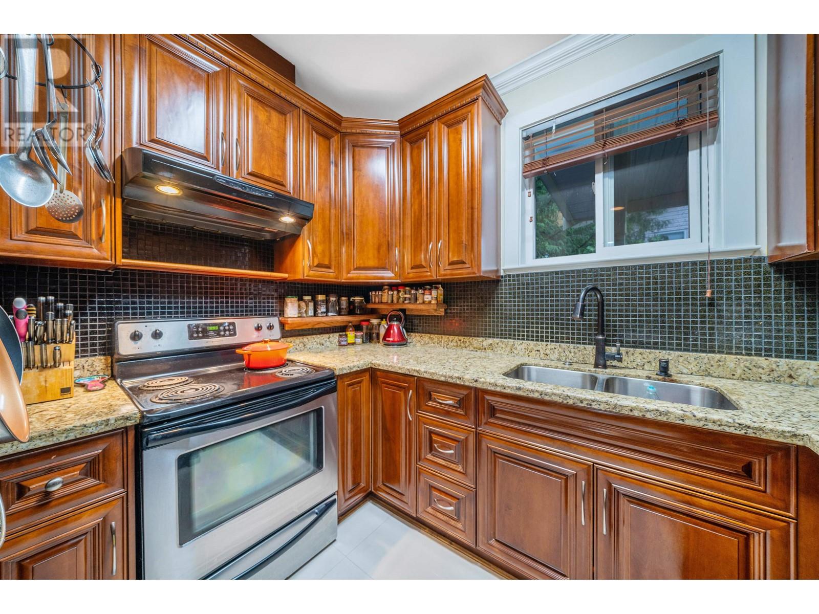1033 Como Lake Avenue, Coquitlam, British Columbia  V3J 3N7 - Photo 18 - R2819438