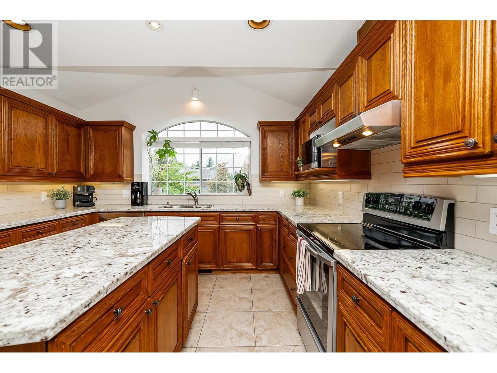 2614 Klassen Court, Port Coquitlam, British Columbia  V3C 5Z2 - Photo 11 - R2811746