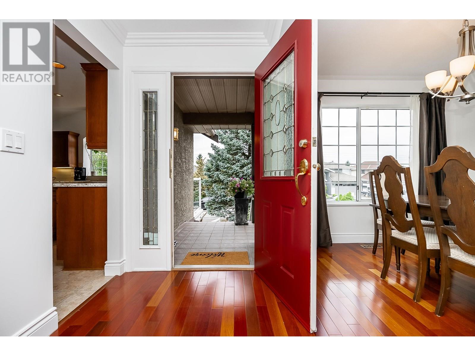 2614 Klassen Court, Port Coquitlam, British Columbia  V3C 5Z2 - Photo 4 - R2811746