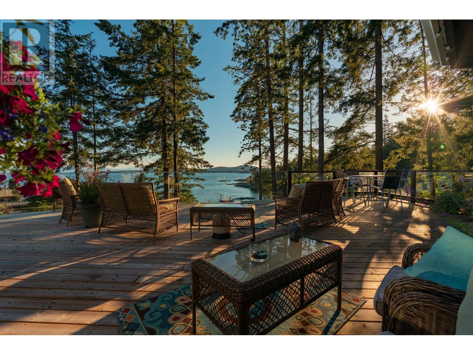 9127 Redrooffs Road, Halfmoon Bay, British Columbia  V0N 1Y0 - Photo 7 - R2818390