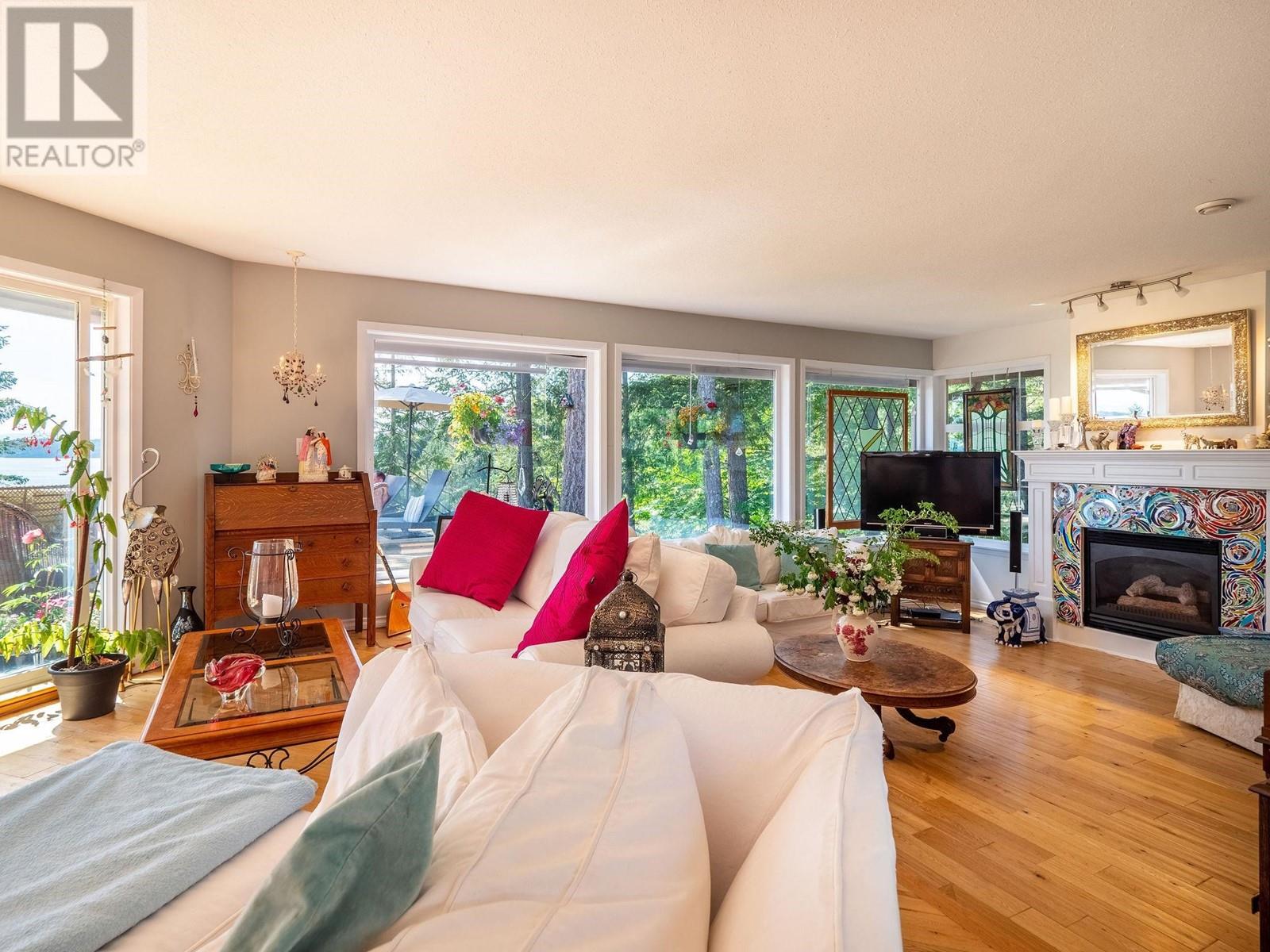 9127 Redrooffs Road, Halfmoon Bay, British Columbia  V0N 1Y0 - Photo 13 - R2818390