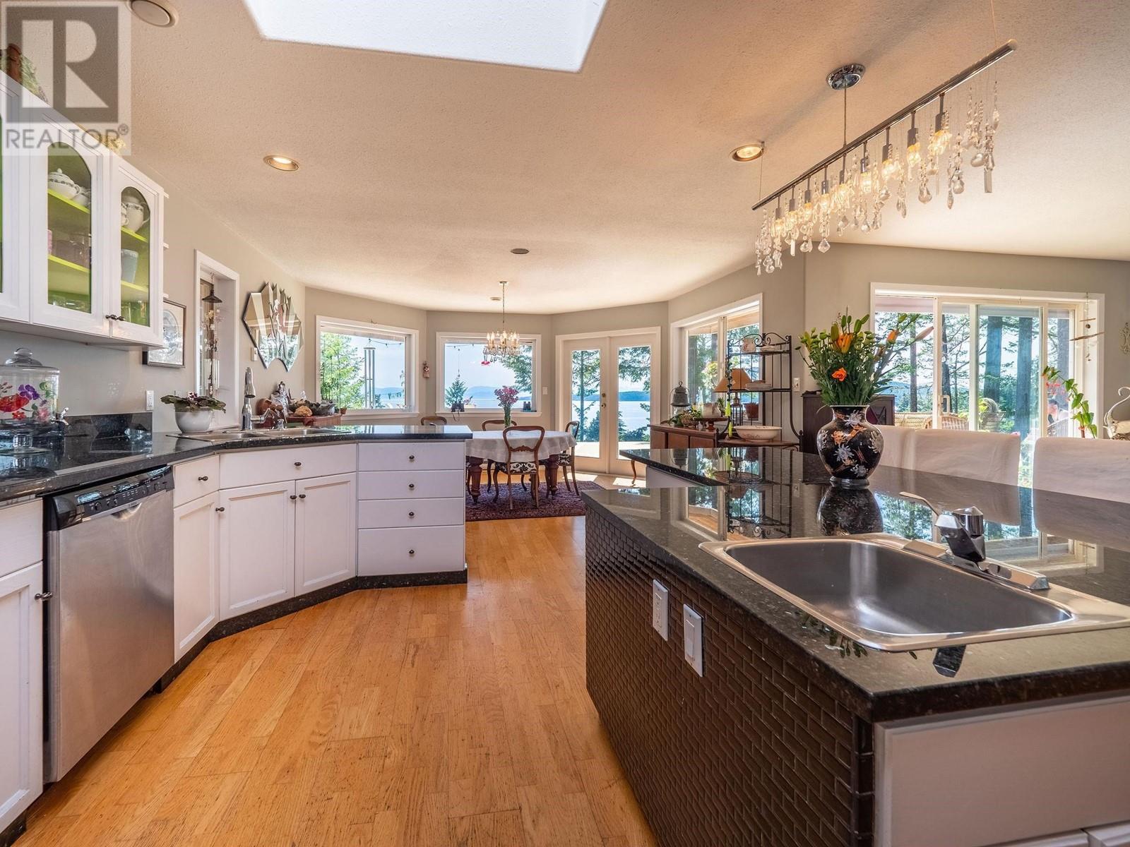 9127 Redrooffs Road, Halfmoon Bay, British Columbia  V0N 1Y0 - Photo 11 - R2818390