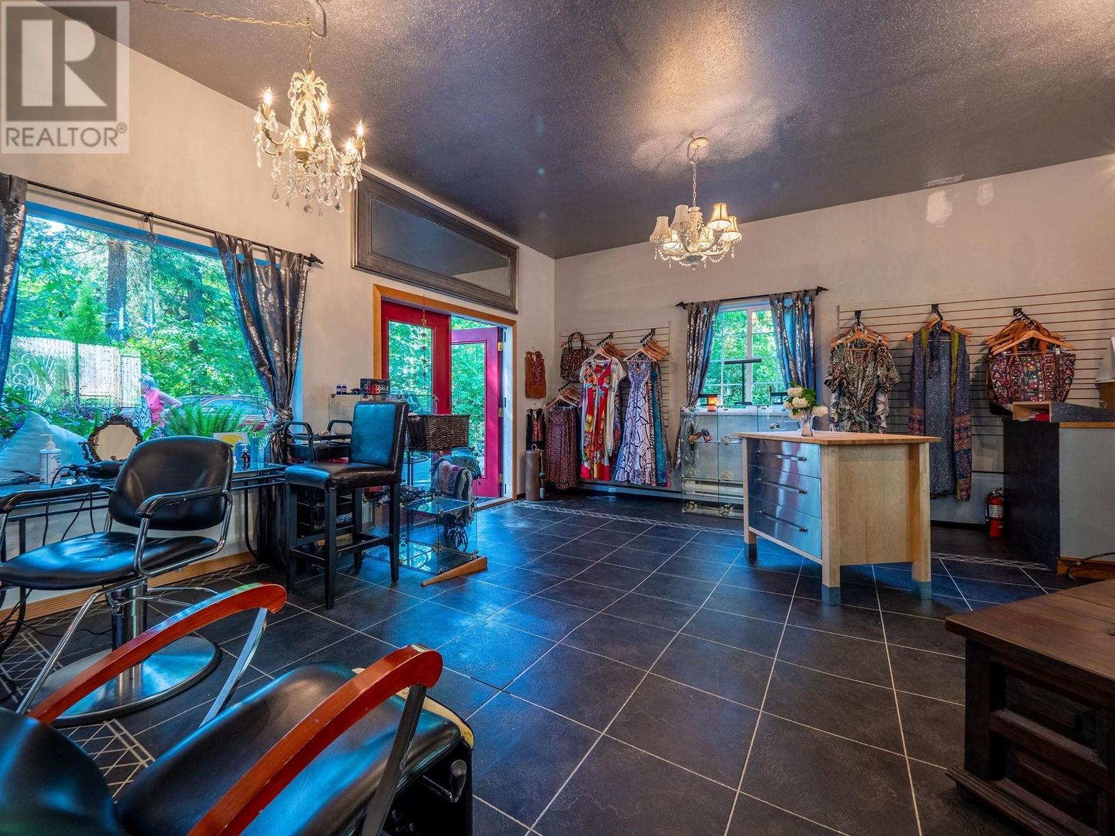 9127 Redrooffs Road, Halfmoon Bay, British Columbia  V0N 1Y0 - Photo 25 - R2818390