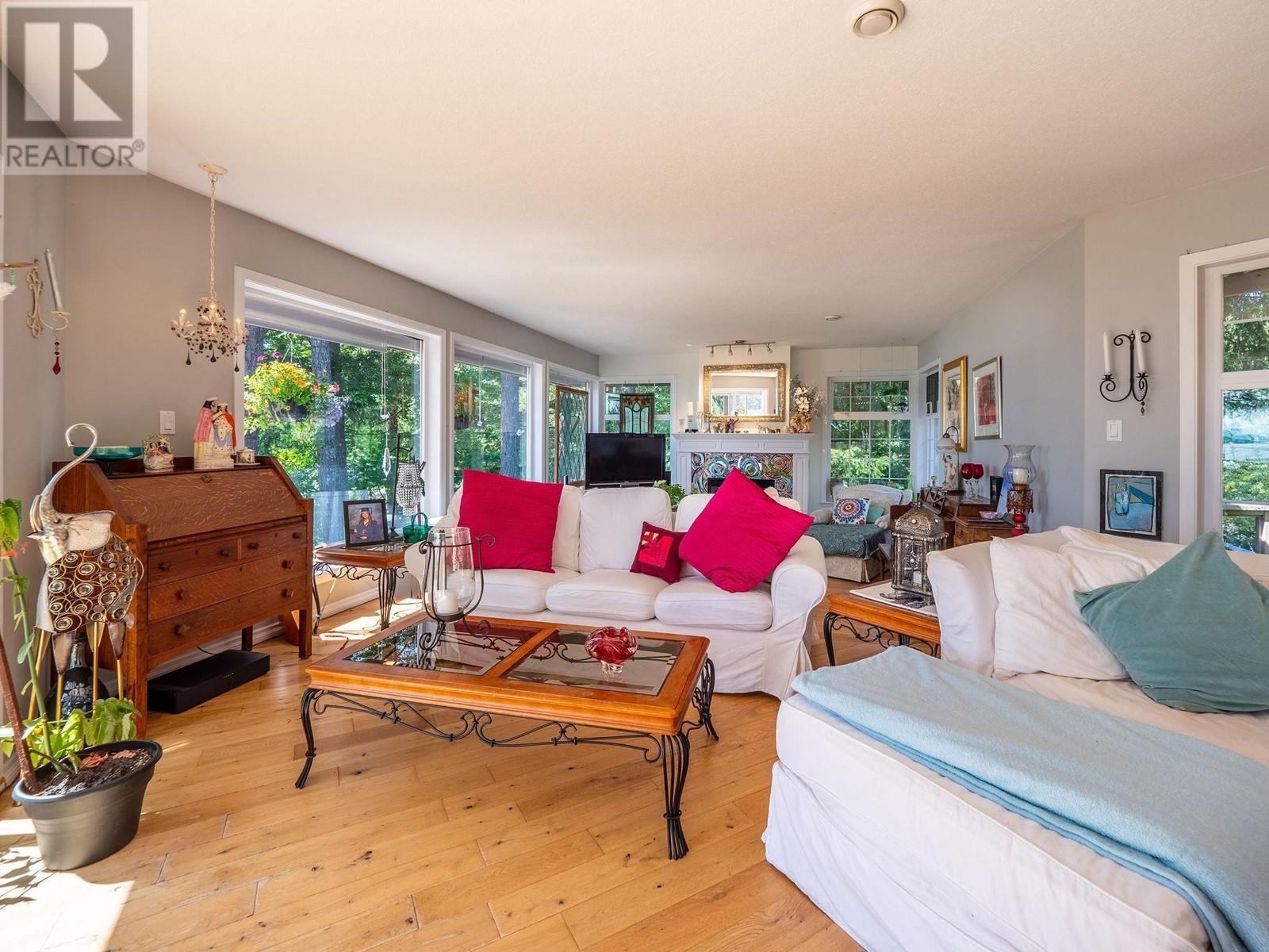 9127 Redrooffs Road, Halfmoon Bay, British Columbia  V0N 1Y0 - Photo 12 - R2818390