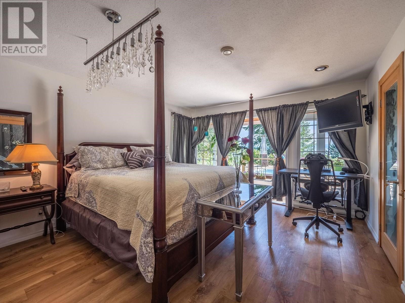 9127 Redrooffs Road, Halfmoon Bay, British Columbia  V0N 1Y0 - Photo 18 - R2818390