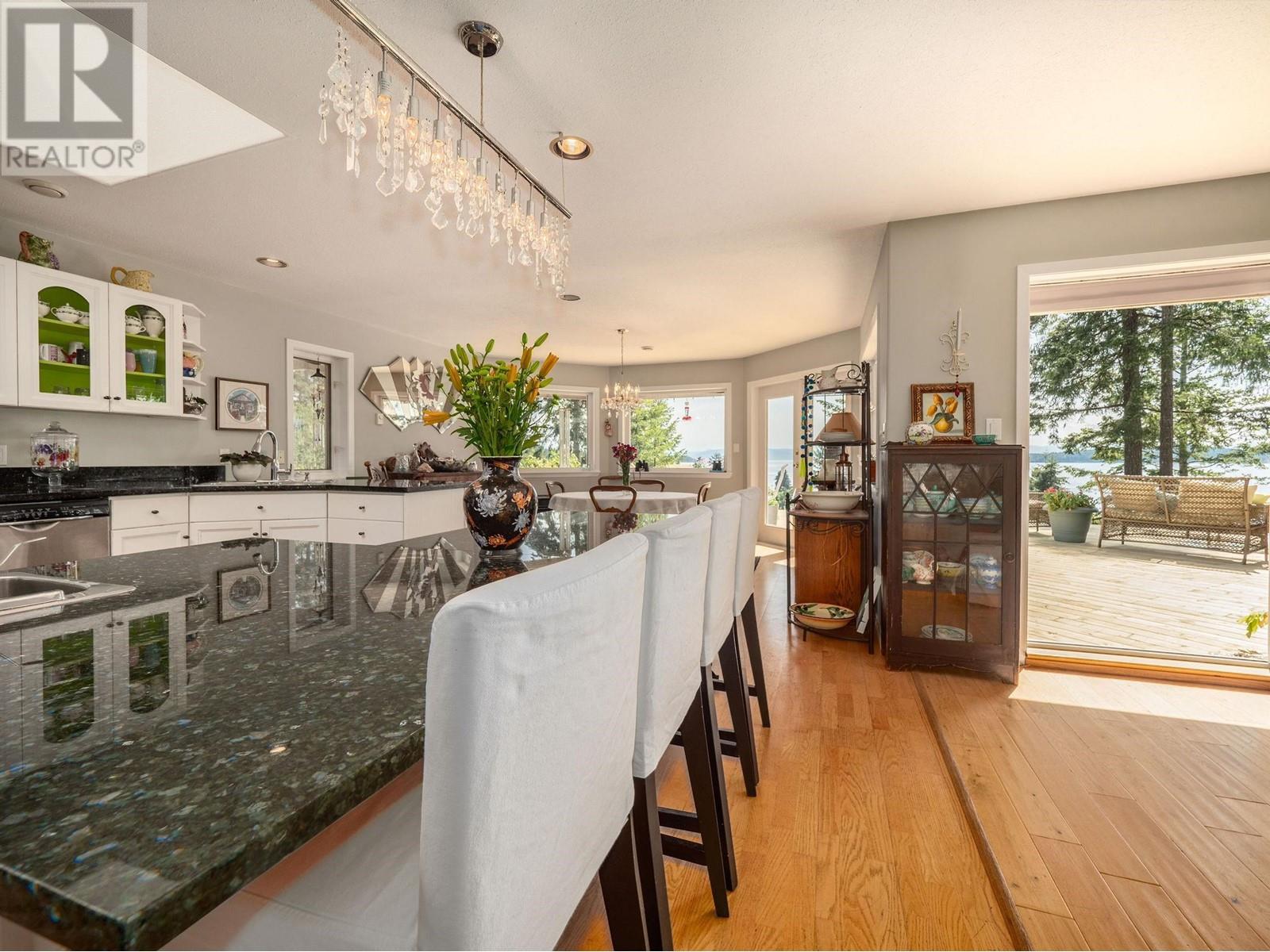 9127 Redrooffs Road, Halfmoon Bay, British Columbia  V0N 1Y0 - Photo 5 - R2818390