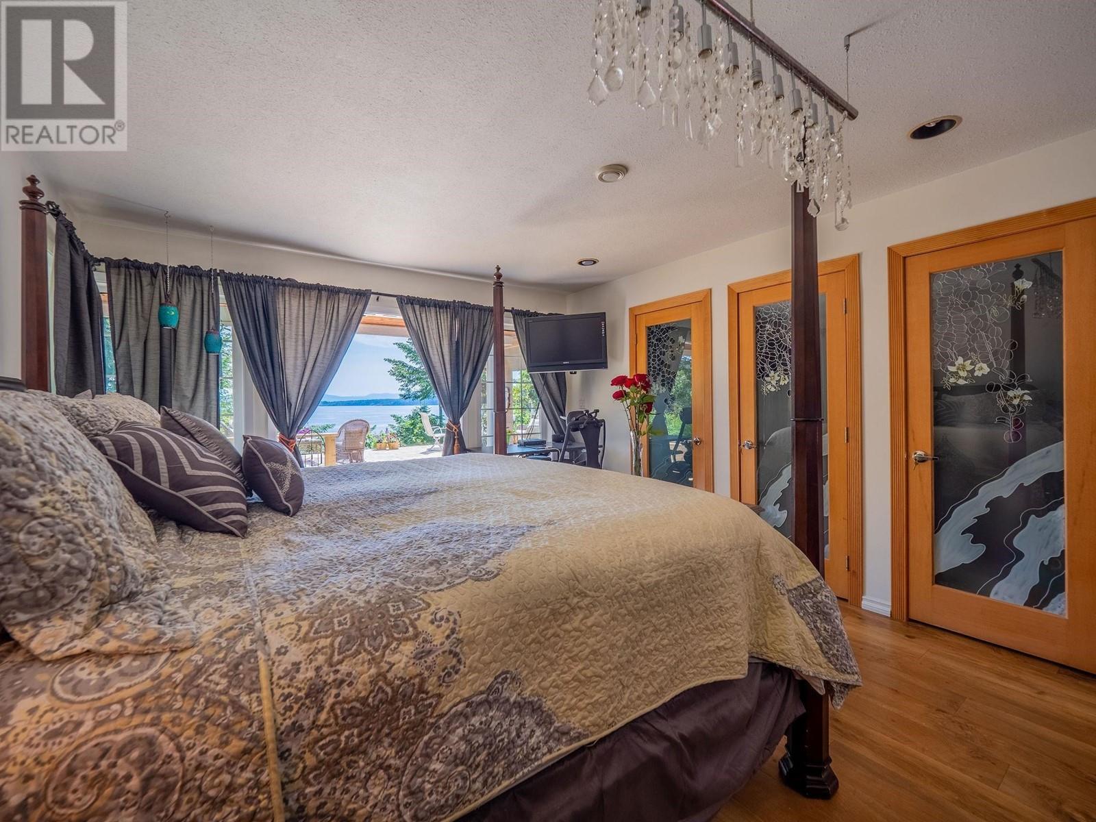 9127 Redrooffs Road, Halfmoon Bay, British Columbia  V0N 1Y0 - Photo 17 - R2818390