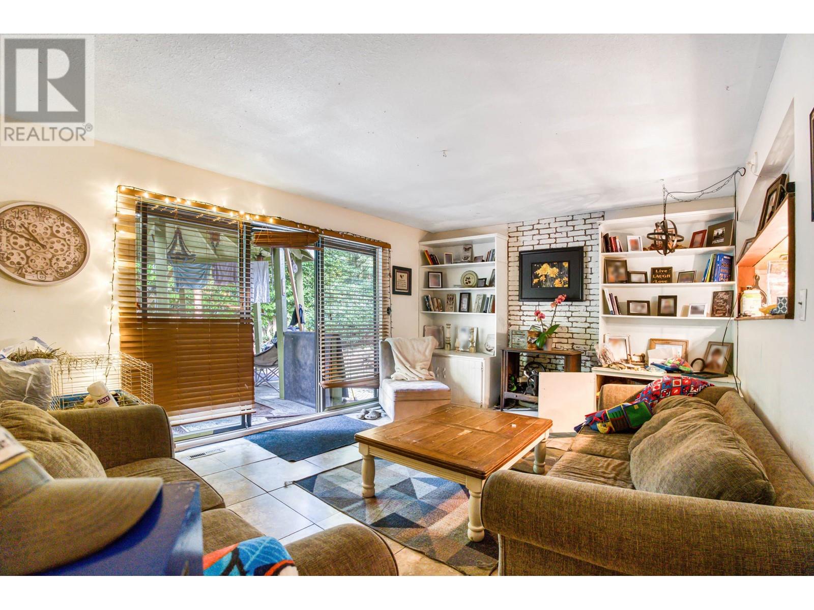 23871 Fern Crescent, Maple Ridge, British Columbia  V4R 2S3 - Photo 2 - R2819609