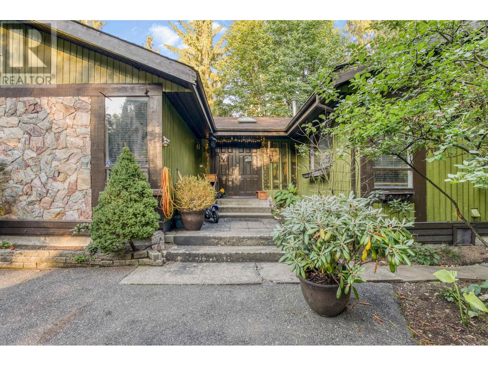 23871 Fern Crescent, Maple Ridge, British Columbia  V4R 2S3 - Photo 3 - R2819609