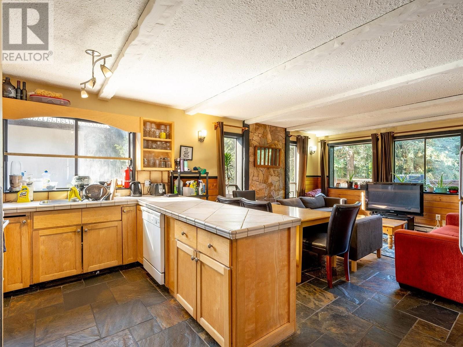 7425 Ambassador Crescent, Whistler, British Columbia  V8E 0E4 - Photo 15 - R2819642
