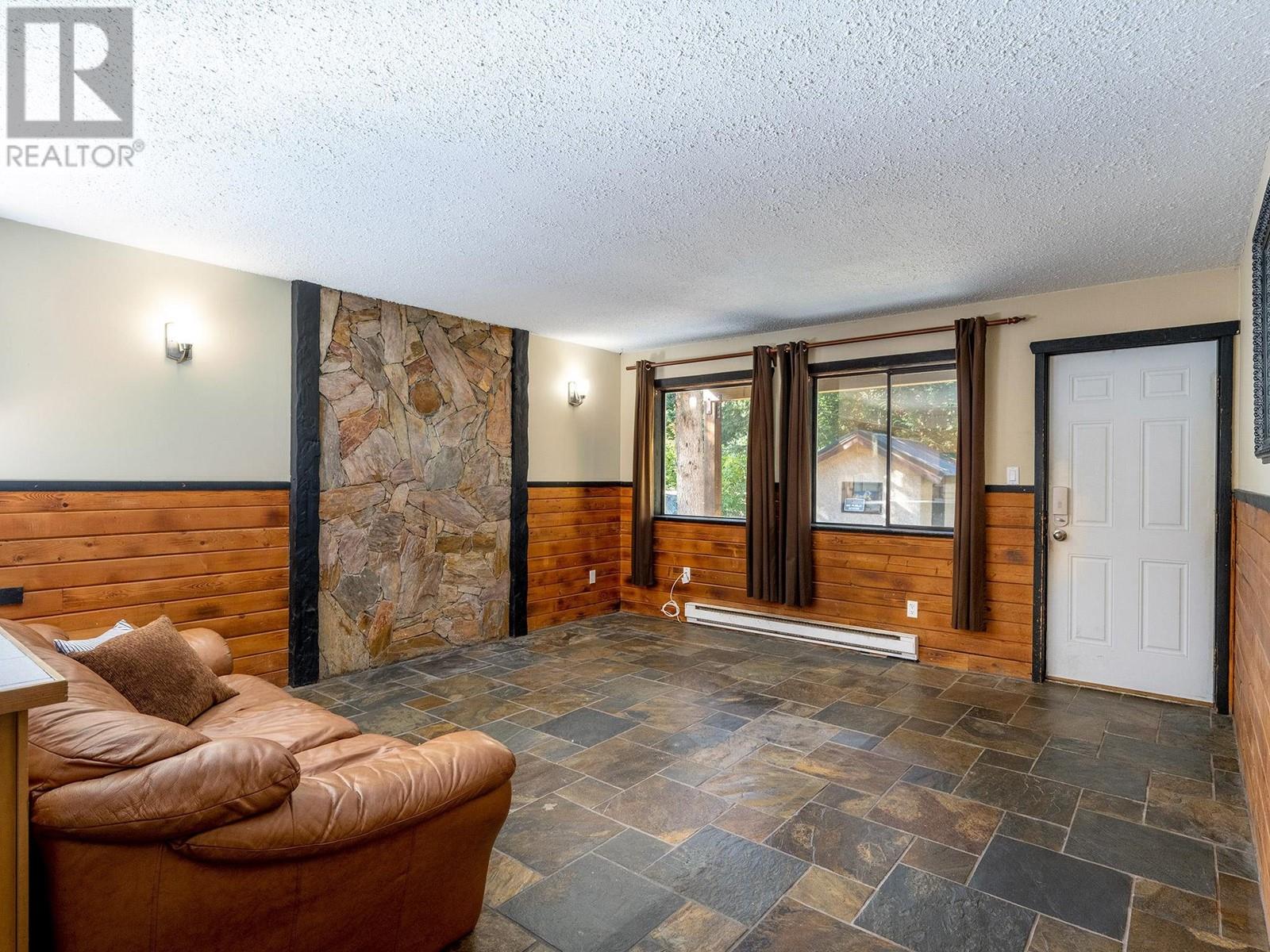 7425 Ambassador Crescent, Whistler, British Columbia  V8E 0E4 - Photo 3 - R2819642