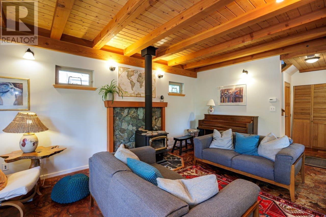 1256 Eagles Nest Road, Bowen Island, British Columbia  V0N 1G1 - Photo 3 - R2818952