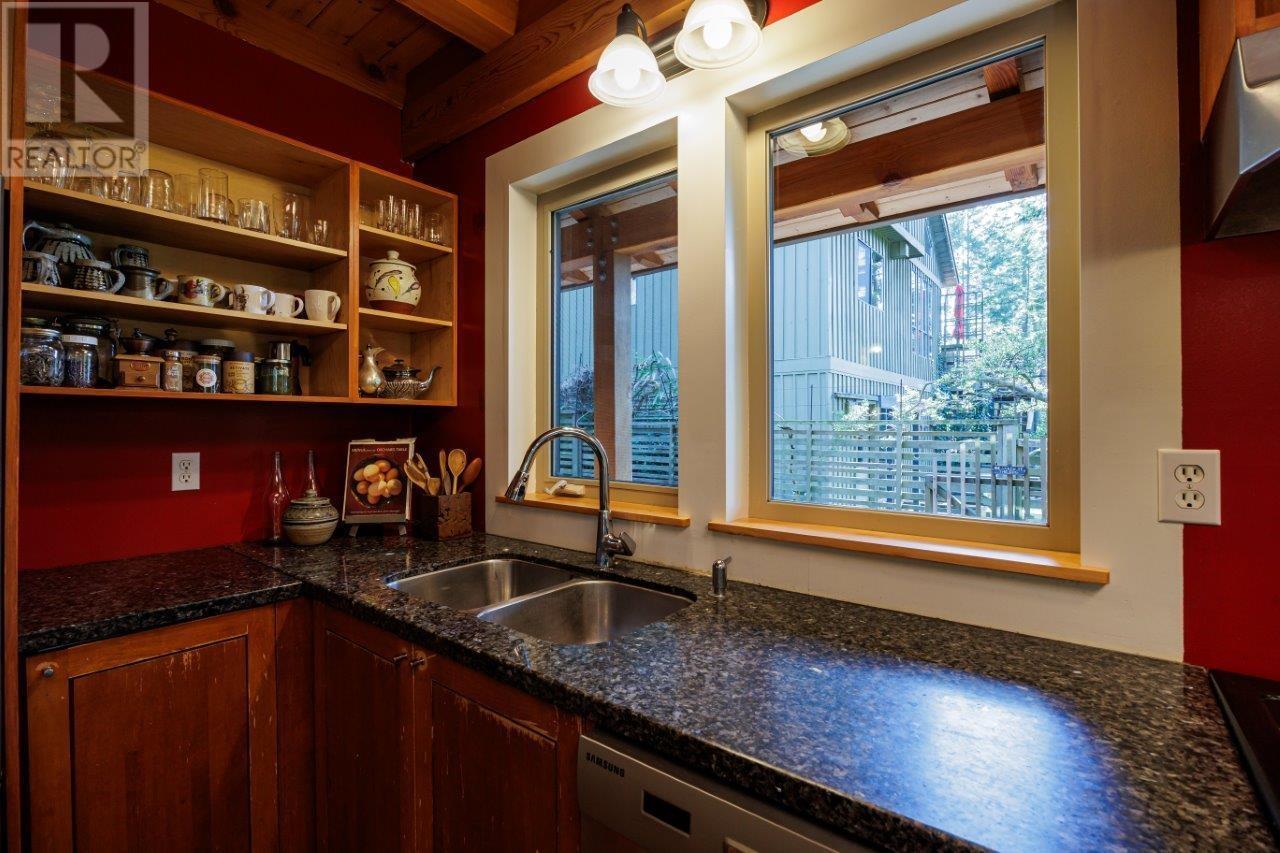 1256 Eagles Nest Road, Bowen Island, British Columbia  V0N 1G1 - Photo 5 - R2818952