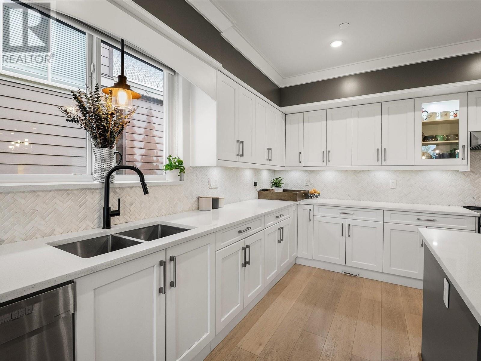 40879 The Crescent, Squamish, British Columbia  V8B 0R9 - Photo 7 - R2819708