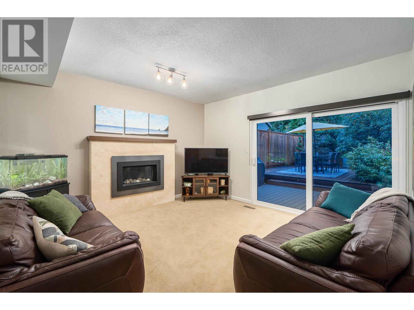 5644 White Pine Lane, North Vancouver, British Columbia  V7R 4S1 - Photo 3 - R2819713